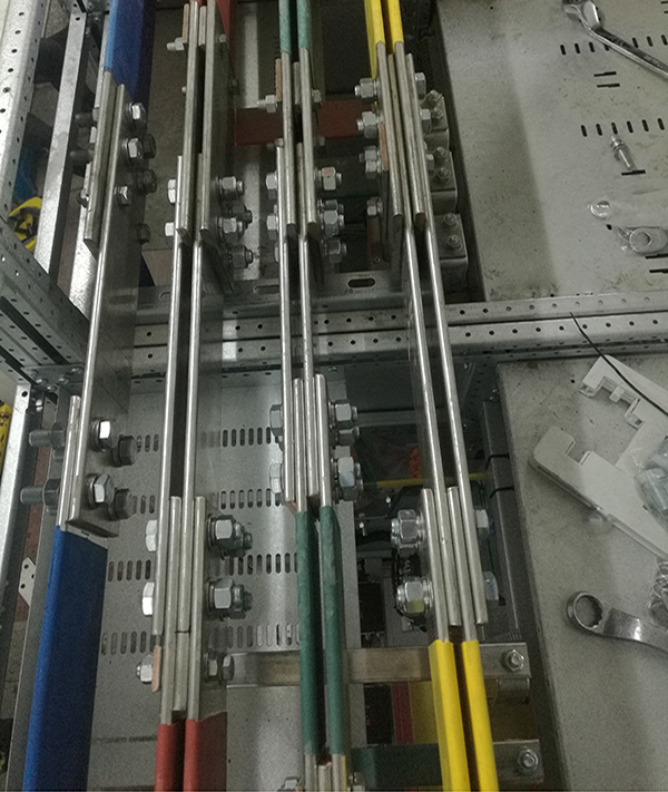 母排拼接實物圖.jpg 母排拼接實物圖.jpg