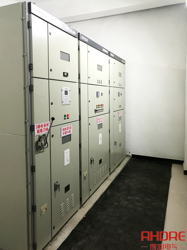 高壓無(wú)功自動(dòng)補(bǔ)償裝置2.jpg 高壓無(wú)功自動(dòng)補(bǔ)償裝置2.jpg