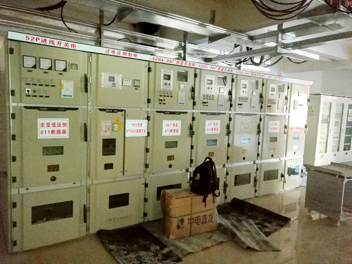 中壓開關柜現(xiàn)場圖.jpg 中壓開關柜現(xiàn)場圖.jpg
