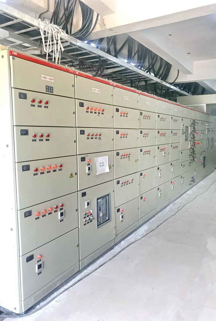 弋陽(yáng)海創(chuàng)低壓分隔柜現(xiàn)場(chǎng)圖 弋陽(yáng)海創(chuàng)低壓分隔柜現(xiàn)場(chǎng)圖