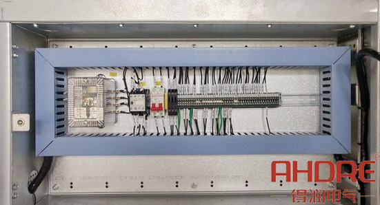 電容補償柜 儀表室.jpg 電容補償柜 儀表室.jpg