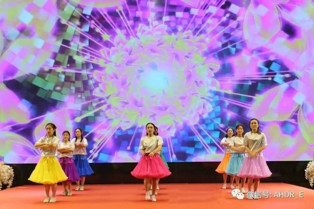 開(kāi)場(chǎng)舞《一路花開(kāi)》