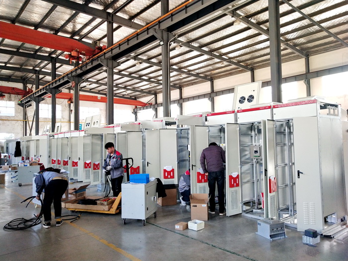 工作中的他們.jpg 工作中的他們.jpg