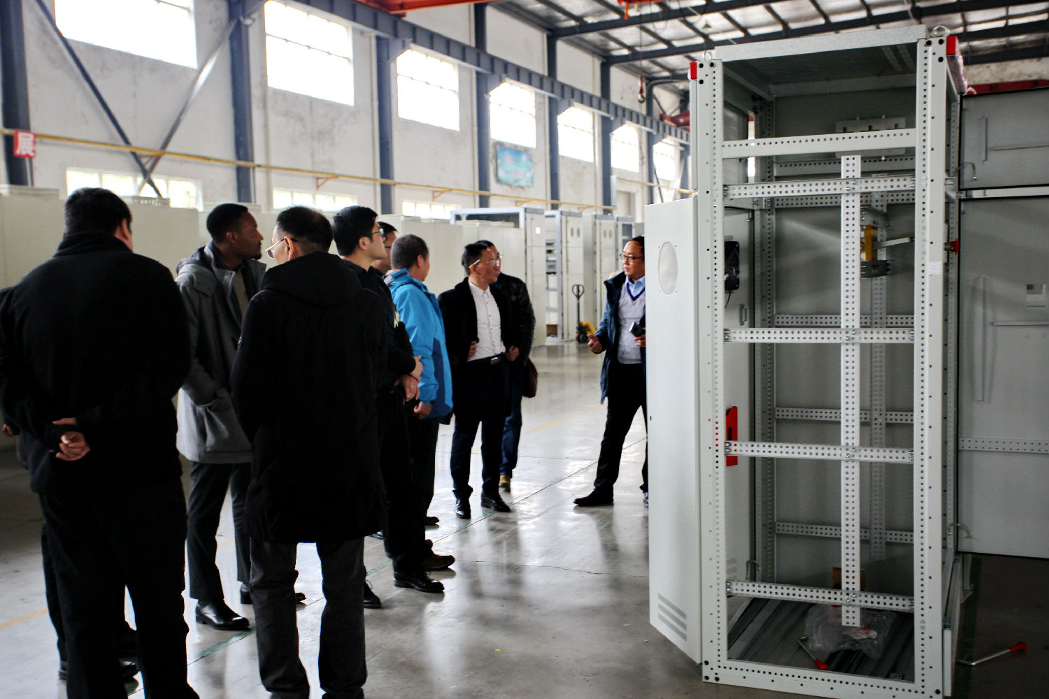 進行生產(chǎn)車間參觀 進行生產(chǎn)車間參觀