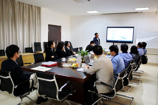 雙方進行會議交流 雙方進行會議交流