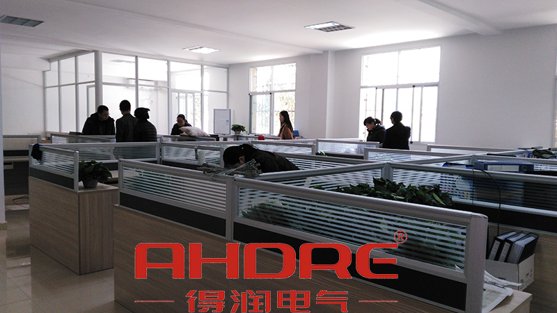 得潤(rùn)電氣 高壓開(kāi)關(guān)柜生產(chǎn)廠家 咨詢(xún)熱線(xiàn):4000551777 QQ:3176885416. 得潤(rùn)電氣 高壓開(kāi)關(guān)柜生產(chǎn)廠家 咨詢(xún)熱線(xiàn):4000551777 QQ:3176885416.