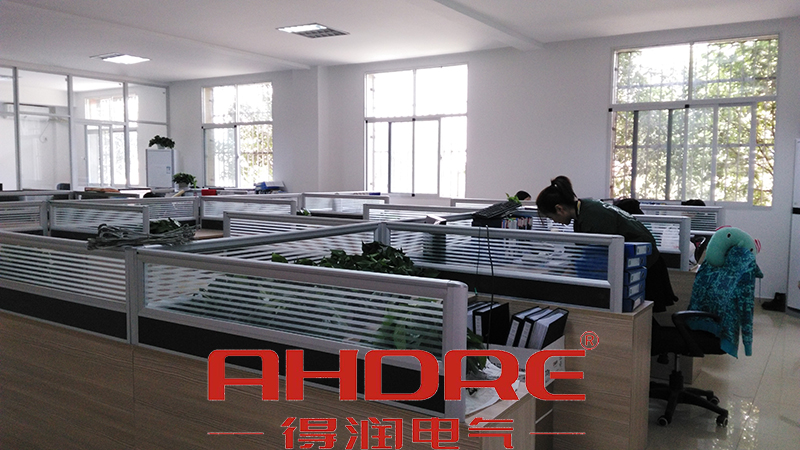 得潤(rùn)電氣 高壓開(kāi)關(guān)柜生產(chǎn)廠家 咨詢(xún)熱線(xiàn):4000551777 QQ:3176885416. 得潤(rùn)電氣 高壓開(kāi)關(guān)柜生產(chǎn)廠家 咨詢(xún)熱線(xiàn):4000551777 QQ:3176885416.