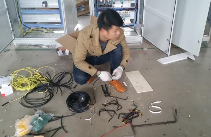 安徽得潤(rùn)電氣技術(shù)有限公司，主營(yíng)：高低壓開(kāi)關(guān)柜，高低壓無(wú)功補(bǔ)償柜，消弧消諧裝置，自動(dòng)化控制系統(tǒng)，綜保、儀表等，全國(guó)統(tǒng)一客服熱線：400-0551-777