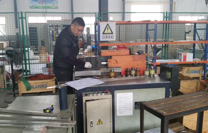 安徽得潤(rùn)電氣技術(shù)有限公司，主營(yíng)：高低壓開(kāi)關(guān)柜，高低壓無(wú)功補(bǔ)償柜，消弧消諧裝置，自動(dòng)化控制系統(tǒng)，綜保、儀表等，全國(guó)統(tǒng)一客服熱線：400-0551-777