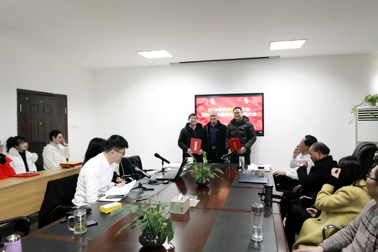 優(yōu)秀員工3.jpg 優(yōu)秀員工3.jpg