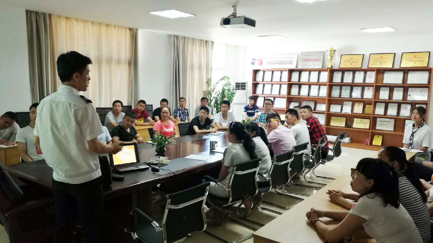 安徽得潤電氣 成套高低壓開關(guān)柜廠家 報價 電話:400-0551-777 qq:3176885416 安徽得潤電氣 成套高低壓開關(guān)柜廠家 報價 電話:400-0551-777 qq:3176885416