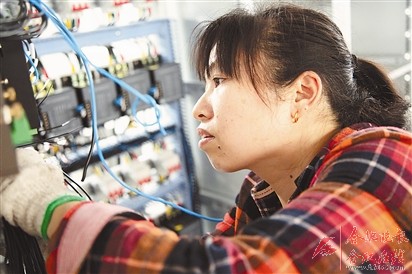 得潤(rùn)電氣 開(kāi)關(guān)柜生產(chǎn)廠家 400-0551-777 得潤(rùn)電氣 開(kāi)關(guān)柜生產(chǎn)廠家 400-0551-777