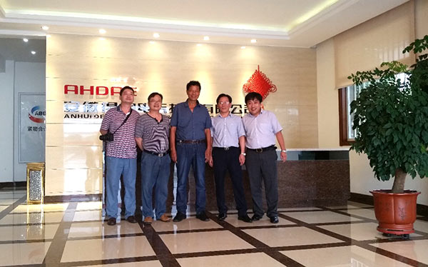 昆明東山水泥董事長遲登有一行到訪得潤電氣 昆明東山水泥董事長遲登有一行到訪得潤電氣