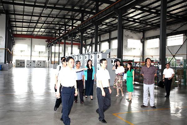 湖南省工商聯(lián)副主席吳曙光到得潤(rùn)電氣參觀考察 湖南省工商聯(lián)副主席吳曙光到得潤(rùn)電氣參觀考察