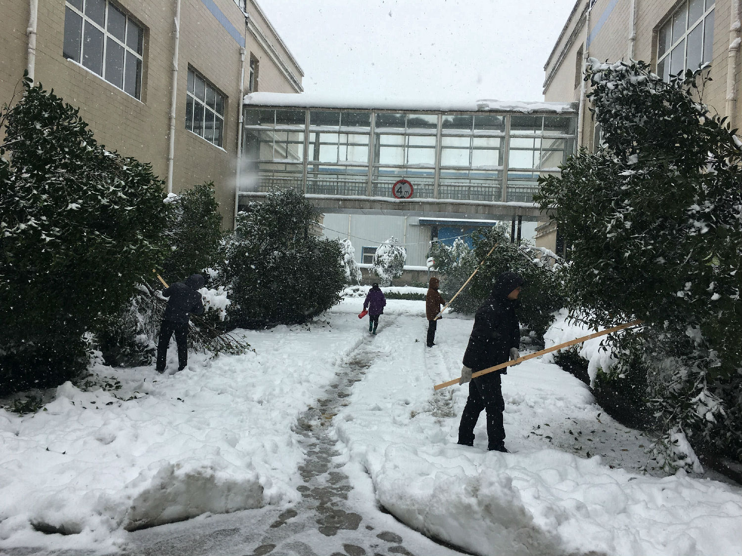 安徽得潤(rùn)電氣 高低壓 開關(guān)柜 廠家 掃雪 電話:400-0551-777 qq:3176885416 安徽得潤(rùn)電氣 高低壓 開關(guān)柜 廠家 掃雪 電話:400-0551-777 qq:3176885416