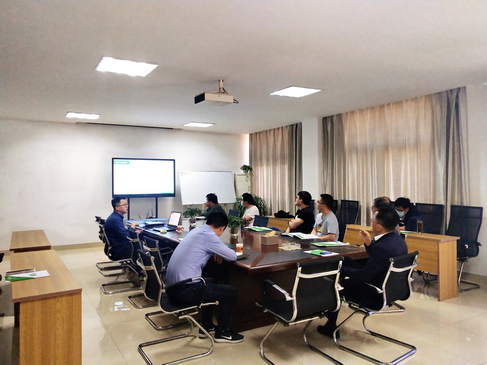 雙方在會議室中進行交流討論.jpg 雙方在會議室中進行交流討論.jpg