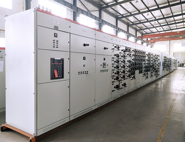 生產(chǎn)完成的低壓配電柜.jpg 生產(chǎn)完成的低壓配電柜.jpg