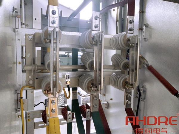 隔離開(kāi)關(guān)實(shí)物圖.jpg 隔離開(kāi)關(guān)實(shí)物圖.jpg