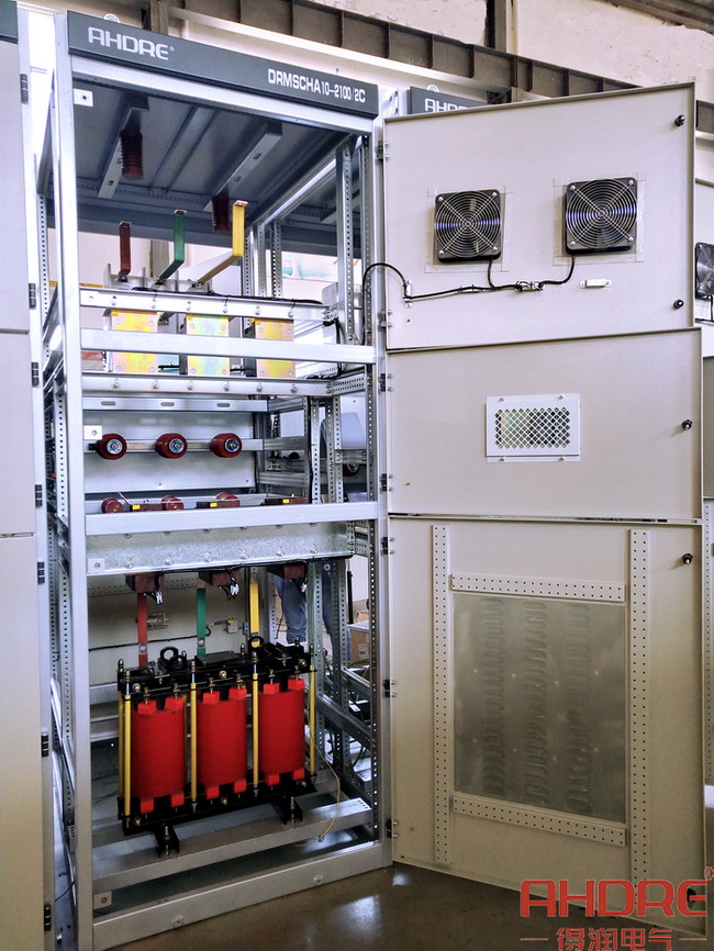 高壓無功自動補(bǔ)償裝置.jpg 高壓無功自動補(bǔ)償裝置.jpg