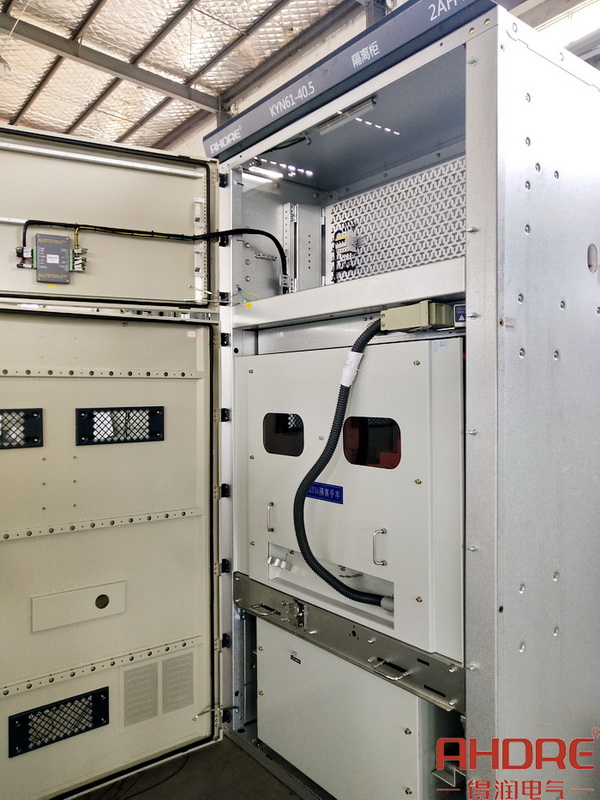 35kv開(kāi)關(guān)柜的正面結(jié)構(gòu)圖.jpg 35kv開(kāi)關(guān)柜的正面結(jié)構(gòu)圖.jpg