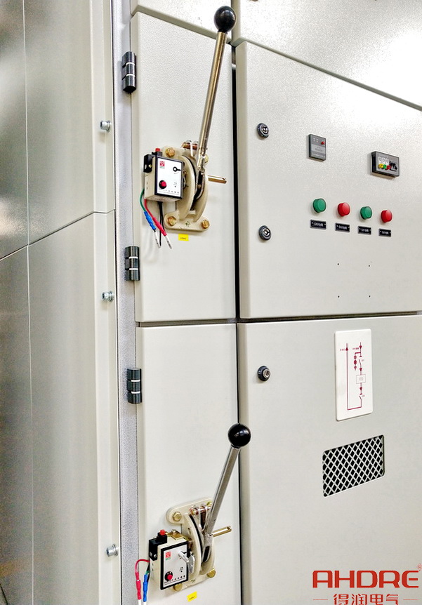 雙隔離開關(guān)操作機(jī)構(gòu).jpg 雙隔離開關(guān)操作機(jī)構(gòu).jpg