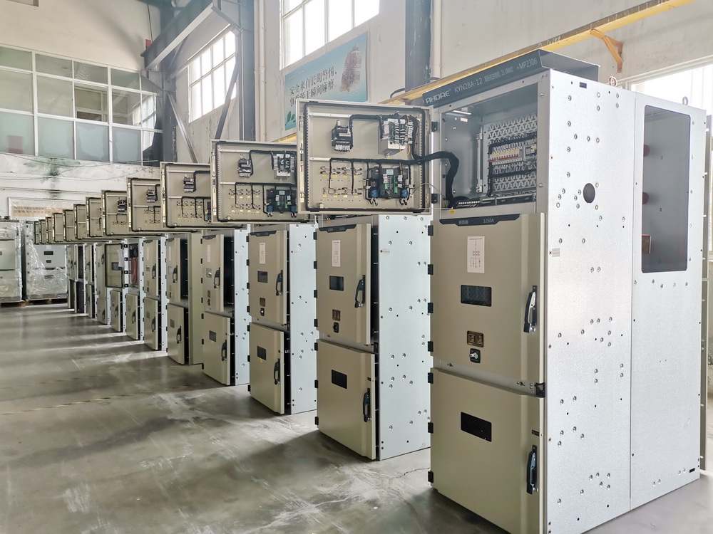 10KV開(kāi)關(guān)柜 KYN28A-12生產(chǎn)車(chē)間 得潤(rùn)電氣 400-128-7988 10KV開(kāi)關(guān)柜 KYN28A-12生產(chǎn)車(chē)間 得潤(rùn)電氣 400-128-7988