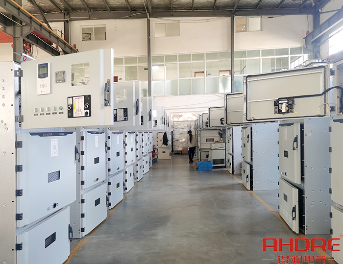 10KV開關(guān)柜實物圖.jpg 10KV開關(guān)柜實物圖.jpg