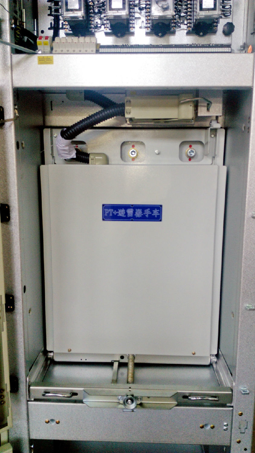 10KV開關(guān)柜 得潤電氣 400-128-7988 10KV開關(guān)柜 得潤電氣 400-128-7988