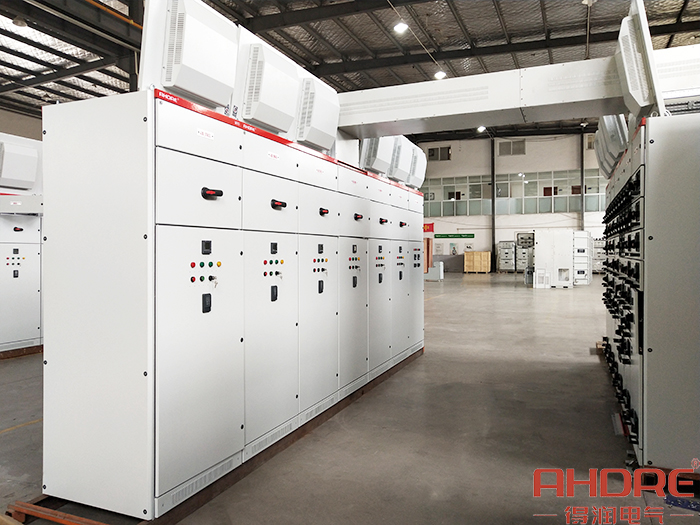 MNS低壓軟啟柜實(shí)物圖.jpg MNS低壓軟啟柜實(shí)物圖.jpg