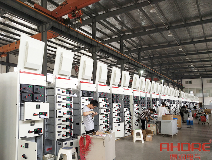 海鹽秦山項目MNS2.0低壓柜生產(chǎn)中.jpg 海鹽秦山項目MNS2.0低壓柜生產(chǎn)中.jpg