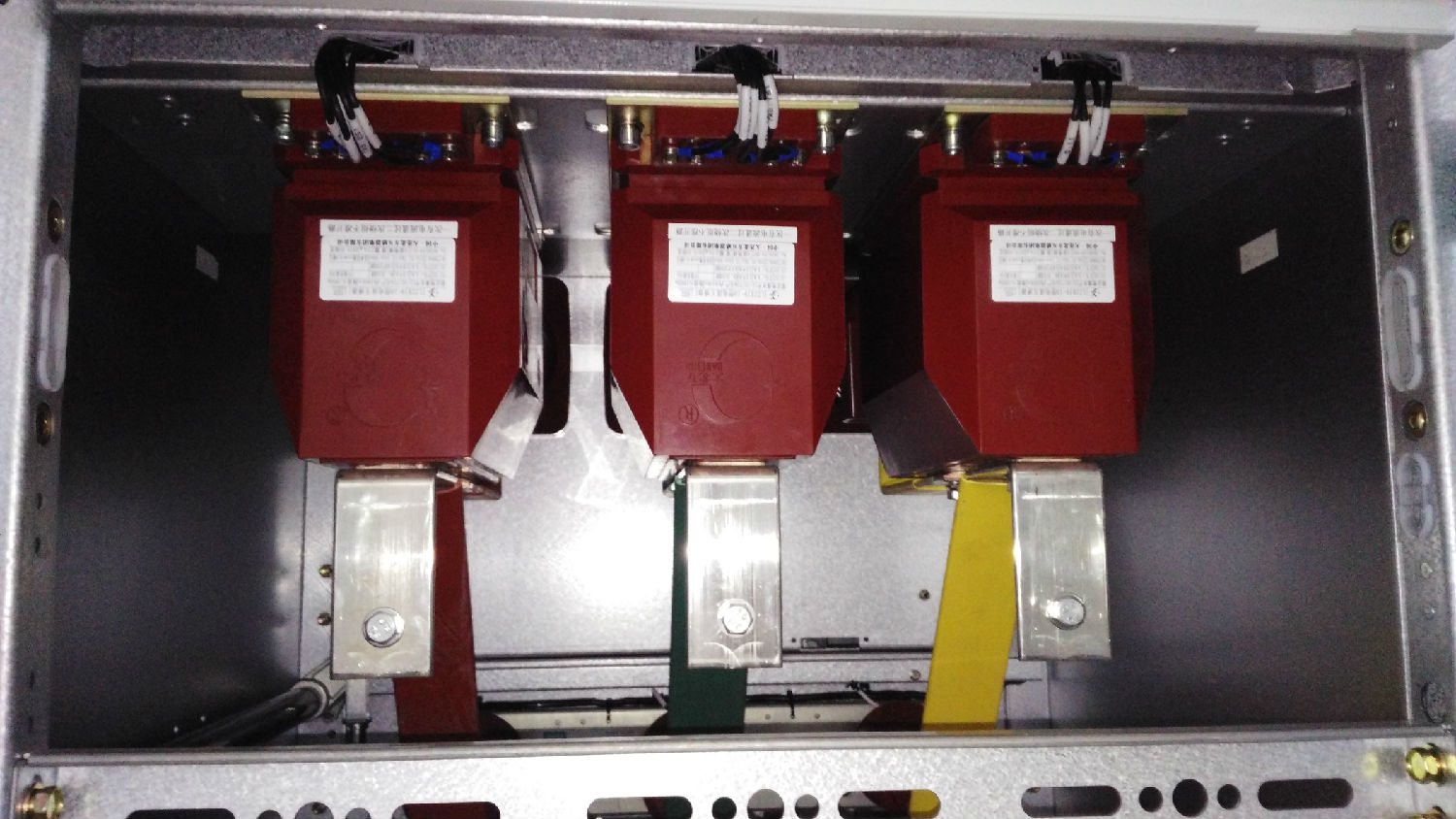 KYN28A-12高壓開關(guān)柜廠家 得潤(rùn)電氣 400-128-7988 KYN28A-12高壓開關(guān)柜廠家 得潤(rùn)電氣 400-128-7988