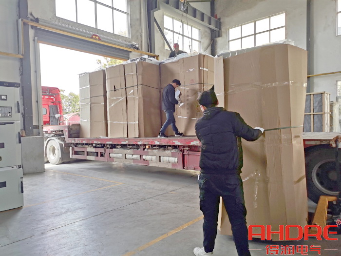 高低開關(guān)柜發(fā)貨.jpg 高低開關(guān)柜發(fā)貨.jpg