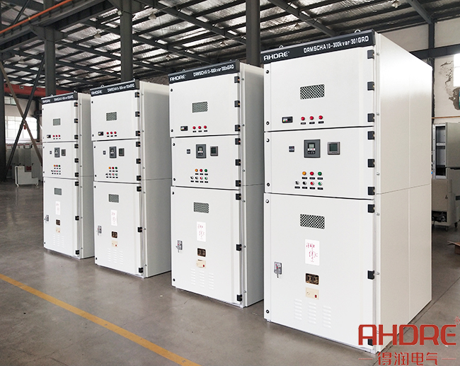 10KV無(wú)功補(bǔ)償柜.jpg 10KV無(wú)功補(bǔ)償柜.jpg